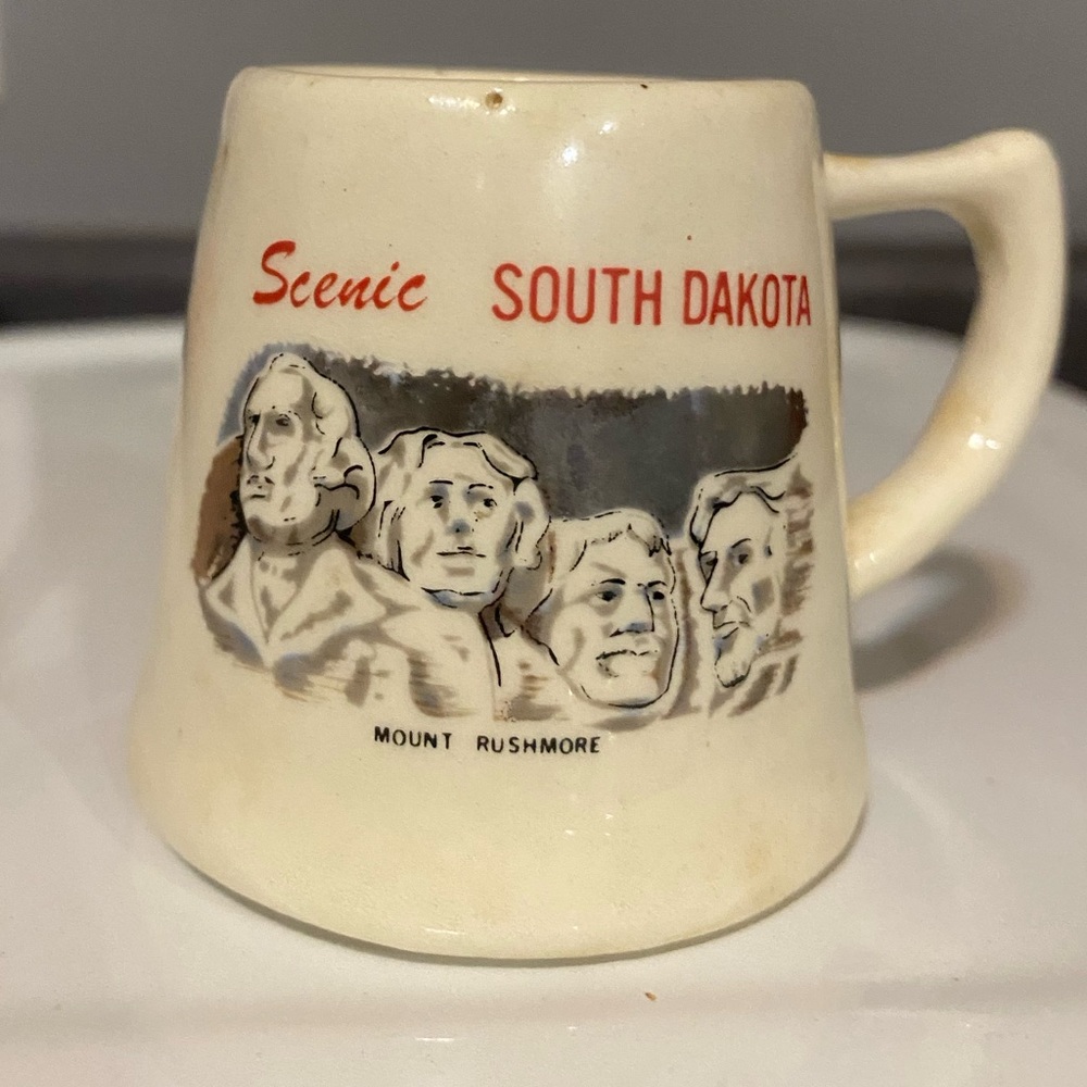 Vintage Souvenir Ceramic Tooth Pick Holder Mount Rushmore, South Dakota